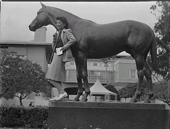 Seabiscuit statue.png