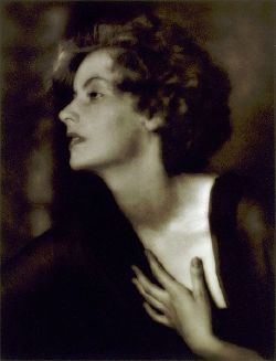 Greta Garbo 1925 by Genthe.jpg